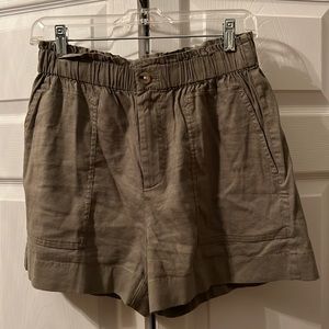 Lou & grey high waisted olive green cotton shorts with elastic waist. Size small